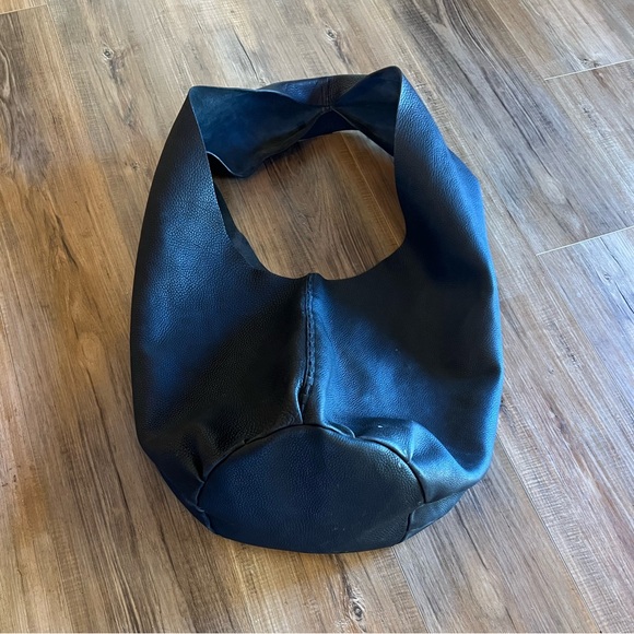 OMBELINE PEBBLE LEATHER HOBO BAG - Picture 12 of 14